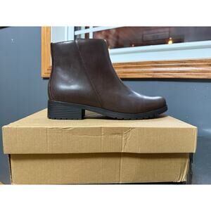 Trotters Margo Short Size Zip Bootie Size 9.5 NEW